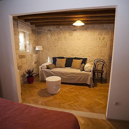 Rooms Livia Трогир Стая снимка