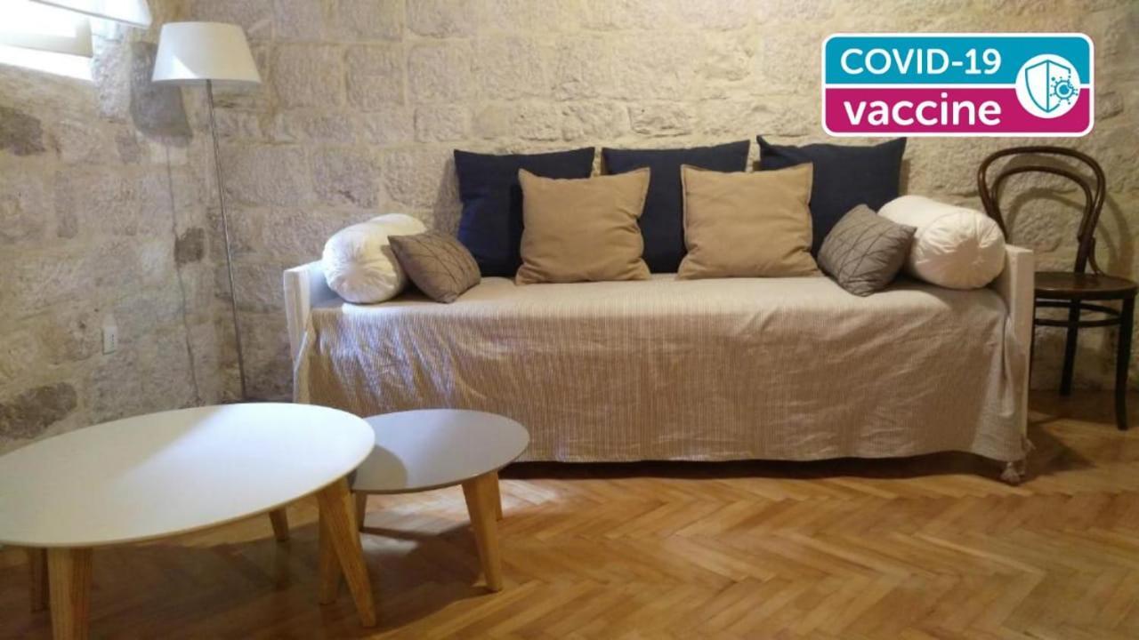 Rooms Livia Трогир Екстериор снимка