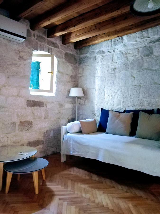 Rooms Livia Трогир Екстериор снимка