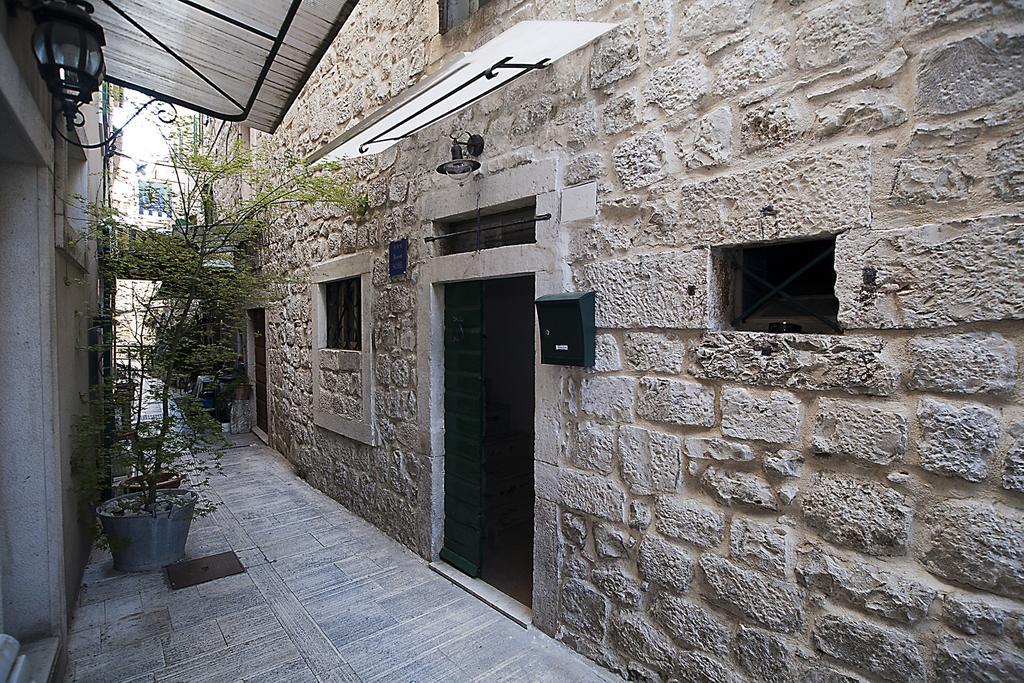 Rooms Livia Трогир Екстериор снимка