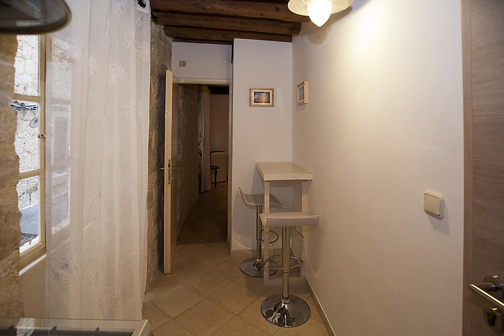 Rooms Livia Трогир Стая снимка