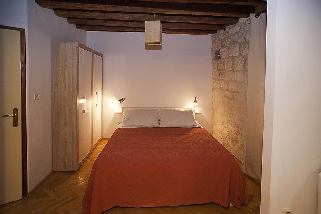 Rooms Livia Трогир Стая снимка