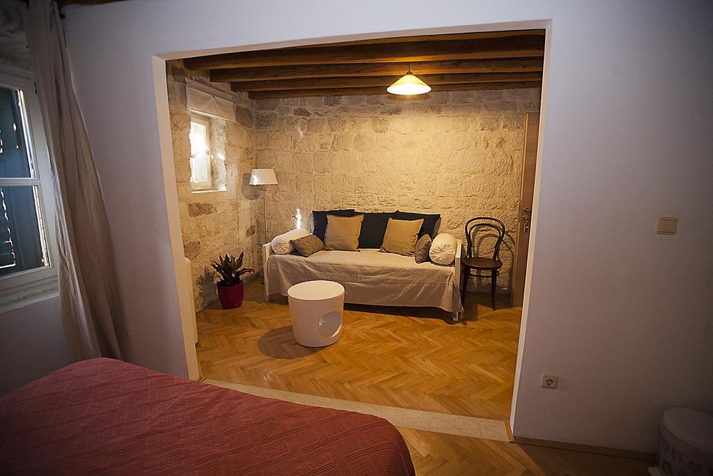 Rooms Livia Трогир Стая снимка