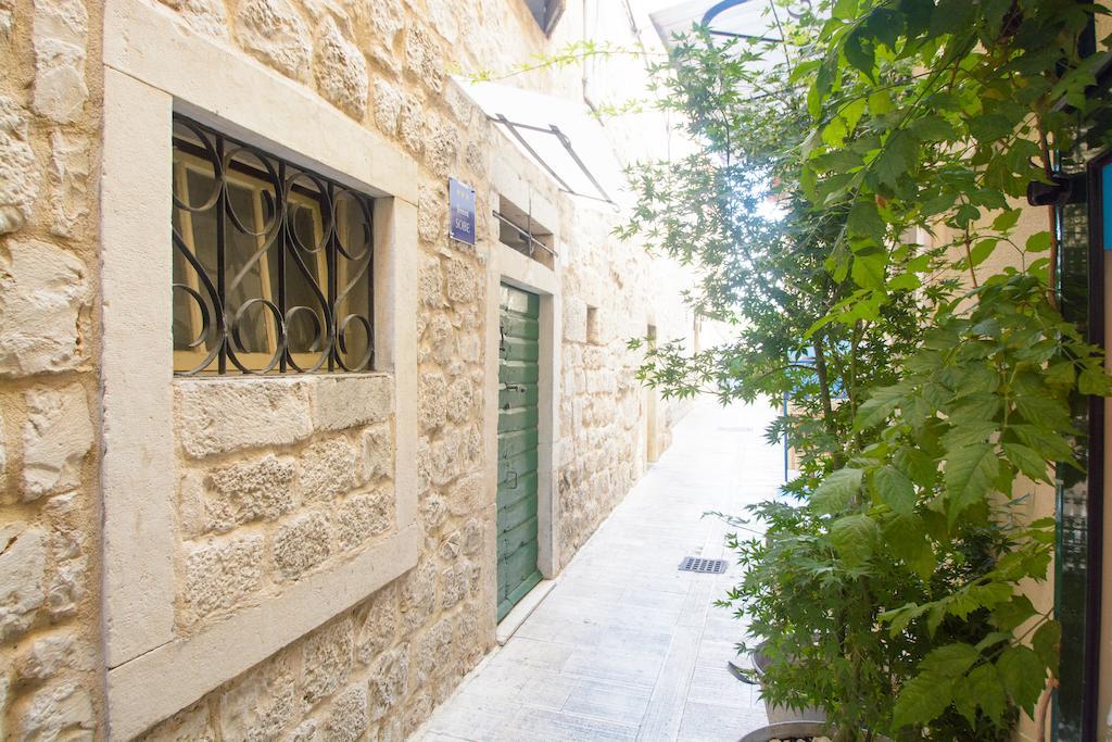 Rooms Livia Трогир Екстериор снимка
