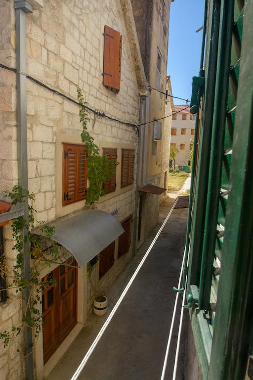Rooms Livia Трогир Стая снимка