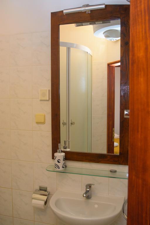 Rooms Livia Трогир Стая снимка