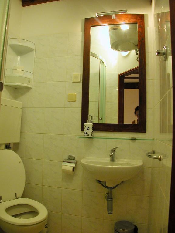 Rooms Livia Трогир Екстериор снимка
