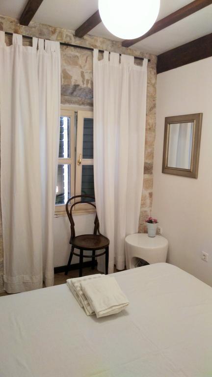 Rooms Livia Трогир Екстериор снимка
