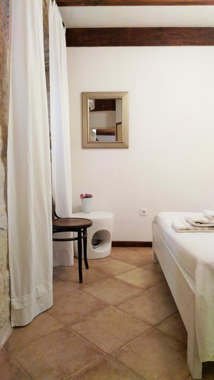 Rooms Livia Трогир Екстериор снимка